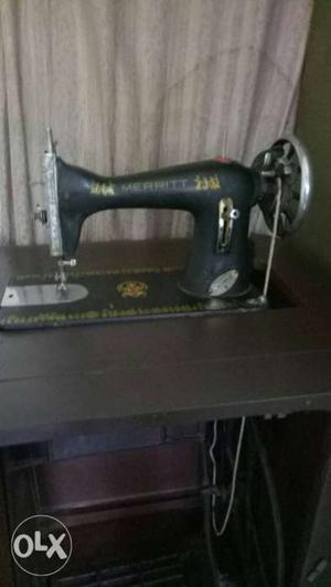 Sewing Machine with cabinet