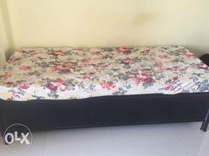 Single bed very good condition 6ft length 2ft 6 inch width