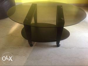Stylish center table in a good condition