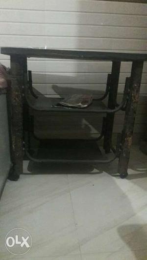 Table for sale.. Rolling table wid gud condition
