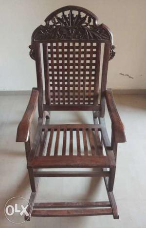 This easy chair is made up of saagon wood and