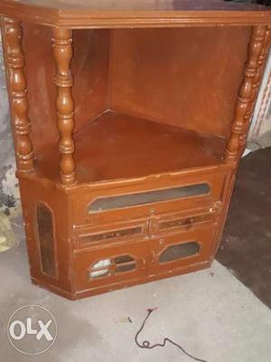 This is good condition tv trolly corner hurry up