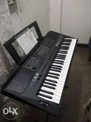 Black And White Electronic Keyboard-yamaha psr 453