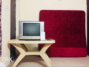 Combo offer TV, table and Duroflex mattress