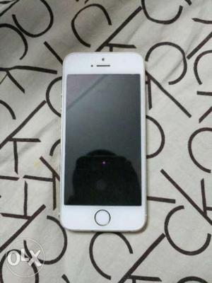 IPhone 5s 16gb gold with box and charger. Back