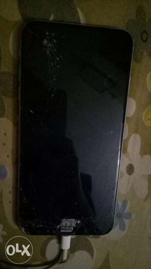 Iphone 6plus 64 gb.. display cracked..bt working
