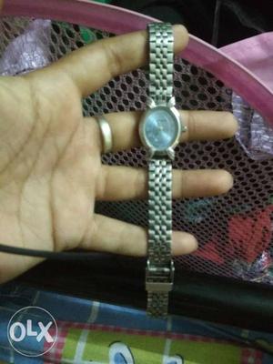 Ladies sonata watch interested buyers contact me