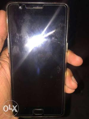 One plus 3 in a very good condition... not even