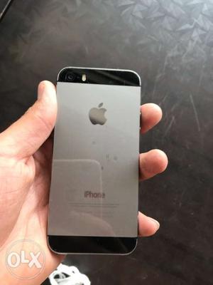 Iphone 5s 16GB Space Gray Mint Condition..