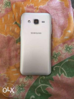 Samsung galaxy J2 SM-J200G full box Gud Condition