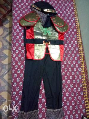 Attractive Soldier suit. Imported piece. Superb condition,