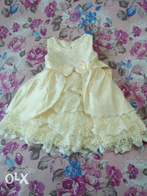 Girl Frock. Age 4/5 years. Good condition