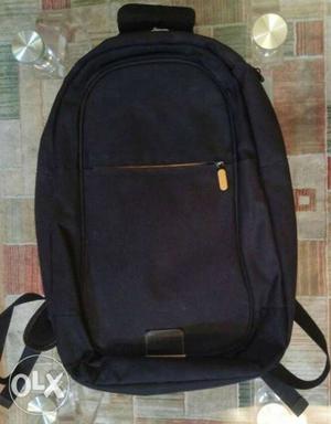 Lenovo Laptop Bag with one compartment and one