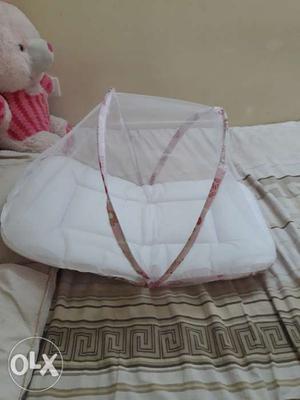 New bornbaby sleeping bed new little used and