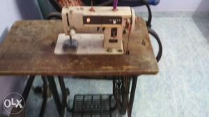Brown And Beige Industrial Sewing Machine