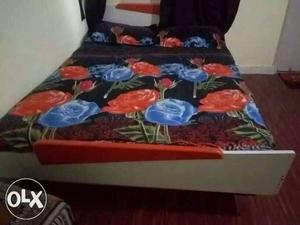 Doublebed storage bed with matress, only 2 year,size 6/5