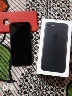 Iphone 7 32 gb met black colour, out of warrenty good