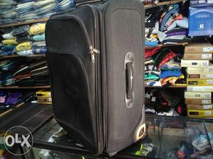 Jumbo size travel suitcase... inch.good