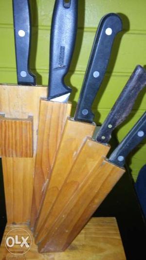 Set of 5 sharpened knives with a knives holder