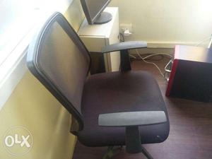 6 Office chairs available at cheap price.