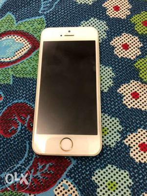 Apple Iphone 5S Gold 16 GB In great condition. It