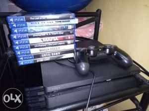 Black Sony PS4 Original And DualShock 4 And Game Case Lot.