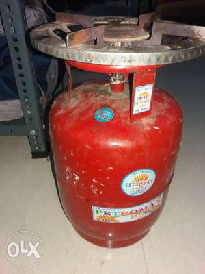 Cylinder and burner with 2.5 kg gas urgent sale