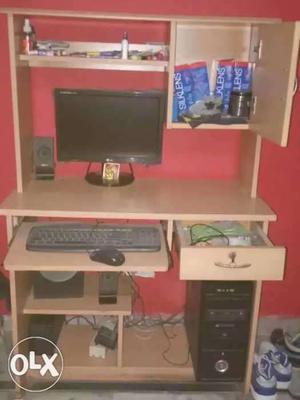 Full computer with table...17inch lcd screen,
