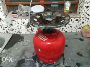 Good condition oven with 2kg gas cylinder