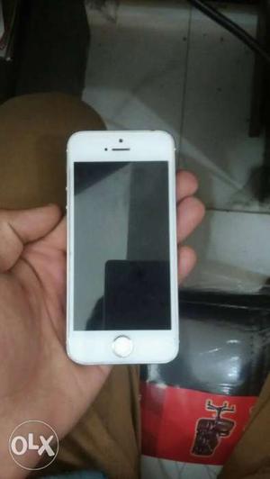 Iphone 5s 16 gb in awesome condition with