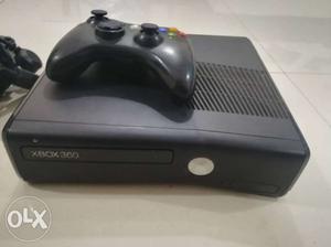 Microsoft Xbox 360 E console 4GB