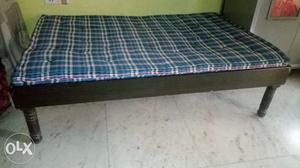 Single bed (4x6) with comfortable mattress