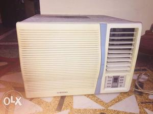 White Window-type Air Conditioner Unit Samsung