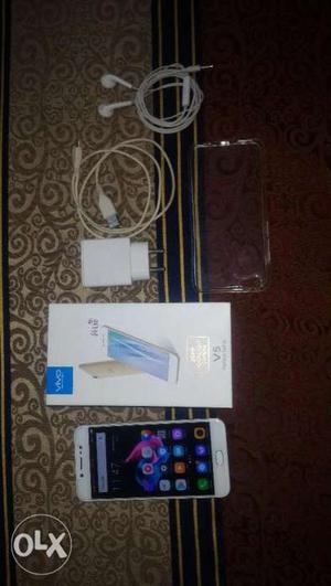 Vivo V5 32 gb gold for sale. Mobile is in very Good