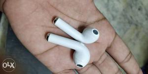 Apple Bluetooth earpiece connectivity upto 30