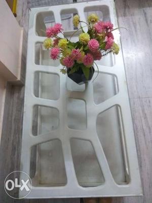 Center table white color size:4*2 feet