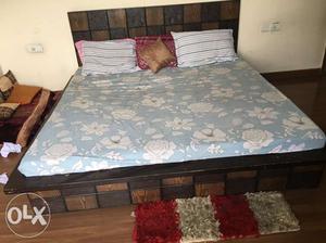 Double Bed (Free Dressing Table)