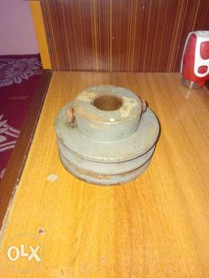 Good condition pulley for motor.