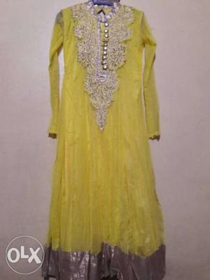 Light yellow net material suit