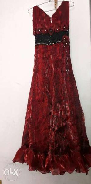 Red V-neck Sleeveless party Dress with coaty