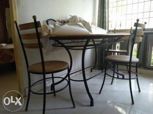 Using dinning table for sell with four chairs one
