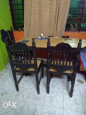 Wodden dinning table with 6 chairs and 1 oval
