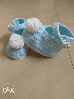 Baby's Blue-and-white Bootees