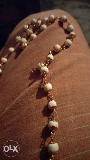 Beaded White And Gold-colored Necklace