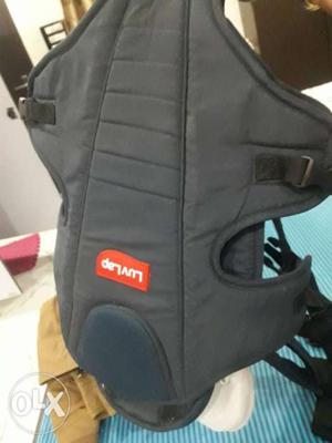 Black And Gray Chicco Carrier