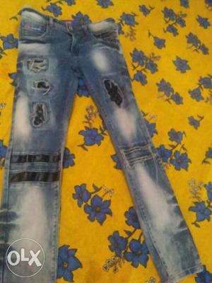 Dark blue faded shade leather ripped jeans.in new