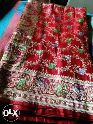 Its a hand woven brocade benarasi,with pure gold