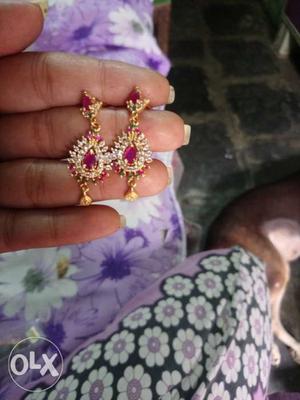 Pair Of Gold-colored Earrings With Pink Gemstones