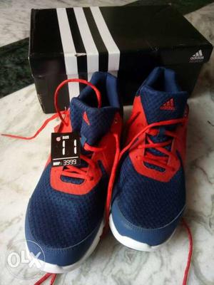Size 11 Adidas running and jogging shoe New NEW