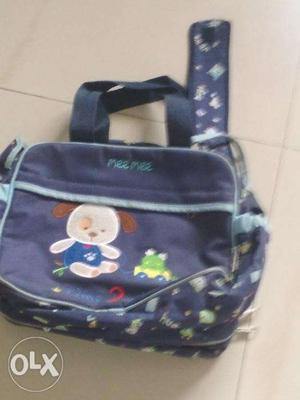 Smart bag to carry baby's belongings for mothers